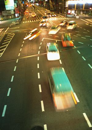 福岡の信頼と実績を誇るネッツトヨタ西日本 東合川U-Carセンターの魅力と詳細情報